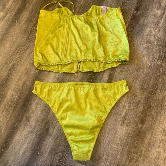 Heavenly Satin Lingerie Set - Picture 10 of 11